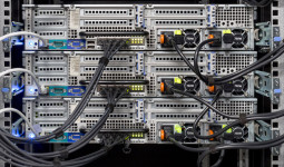 07-rechenzentrum-racks-ab-versorgung